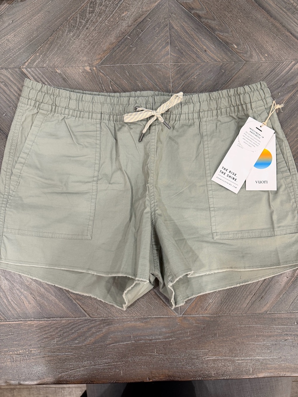 Vuori Ripstop Shorts Eucalyptus Large NWT